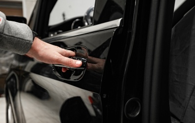 Автомобильный доводчик пластинного типа для Mercedes Benz V класс / Vito / Авиационный алюминий / Сделано в России