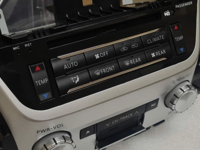 Магнитола для Toyota Land Cruiser 200 2016-2021 (без отдельного экрана климата) - Carmedia ZH-T1001 дисплей 10.1" на Android 10, 8Гб+128Гб, CarPlay, SIM-слот